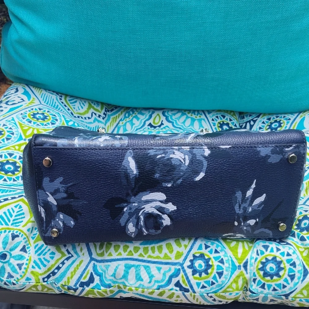 Kate Spade Blue and White Shoulder Bag with Floral Design - Picture 7 of 14
